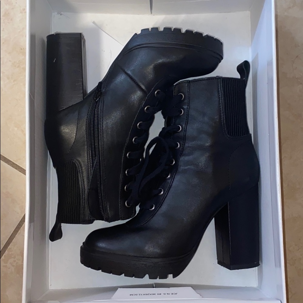 Steve Madden Latch Boots